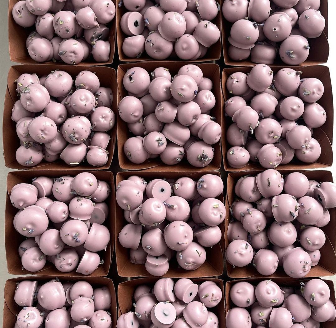 Бізнес на полуниці в шоколаді. Як 26-річна одеситка під обстрілами радує українців смаколиками